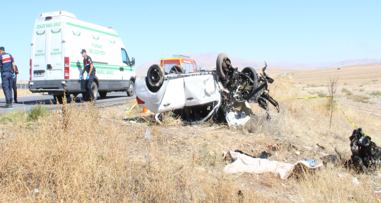 konyada devrilen otomobildeki 3 kisi hayatini kaybetti bi9vwzBI