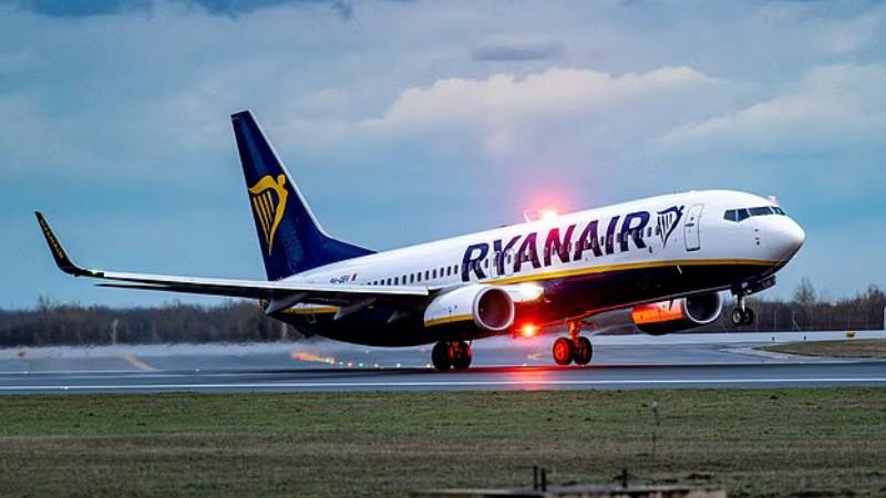 pasaport yiyen ve tuvalete atan yolcular londra ucagini parise indirdi m4Ml7ySp