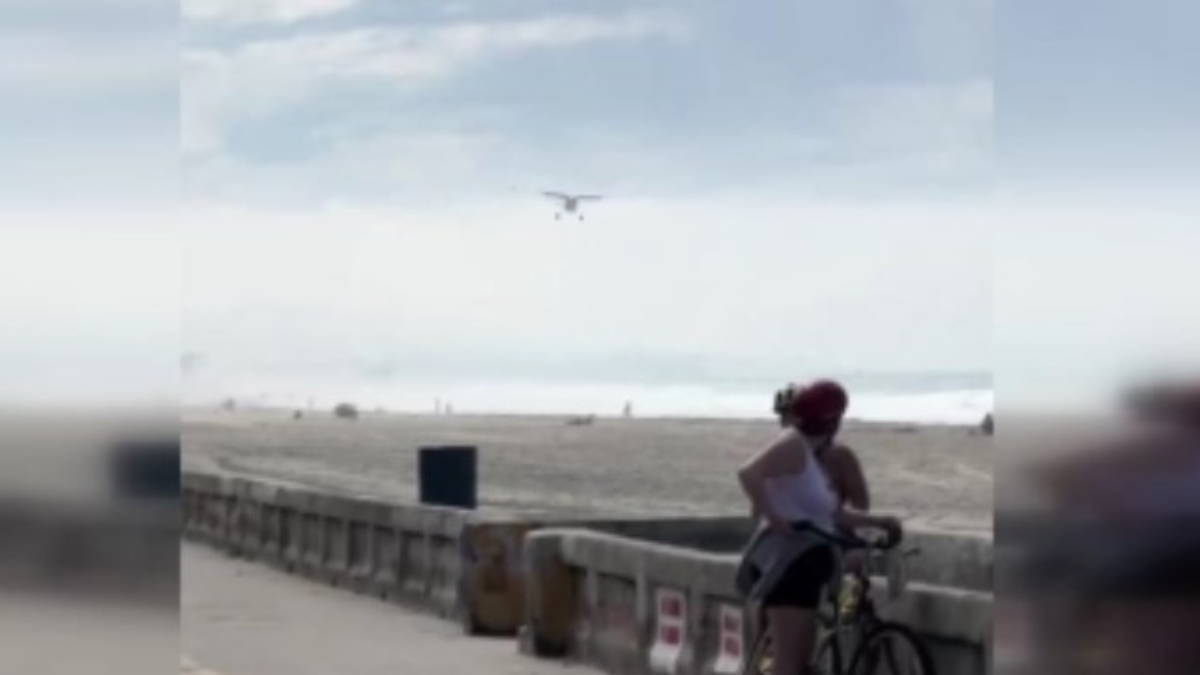 abdde motoru duran pervaneli ucak sahile acil inis yapti MKKefara.jpg