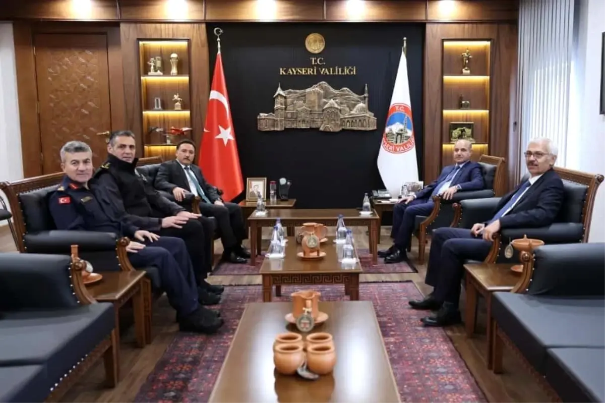 bakan yardimcisi aktastan vali ciceke ziyaret qe8QLWKt.jpg