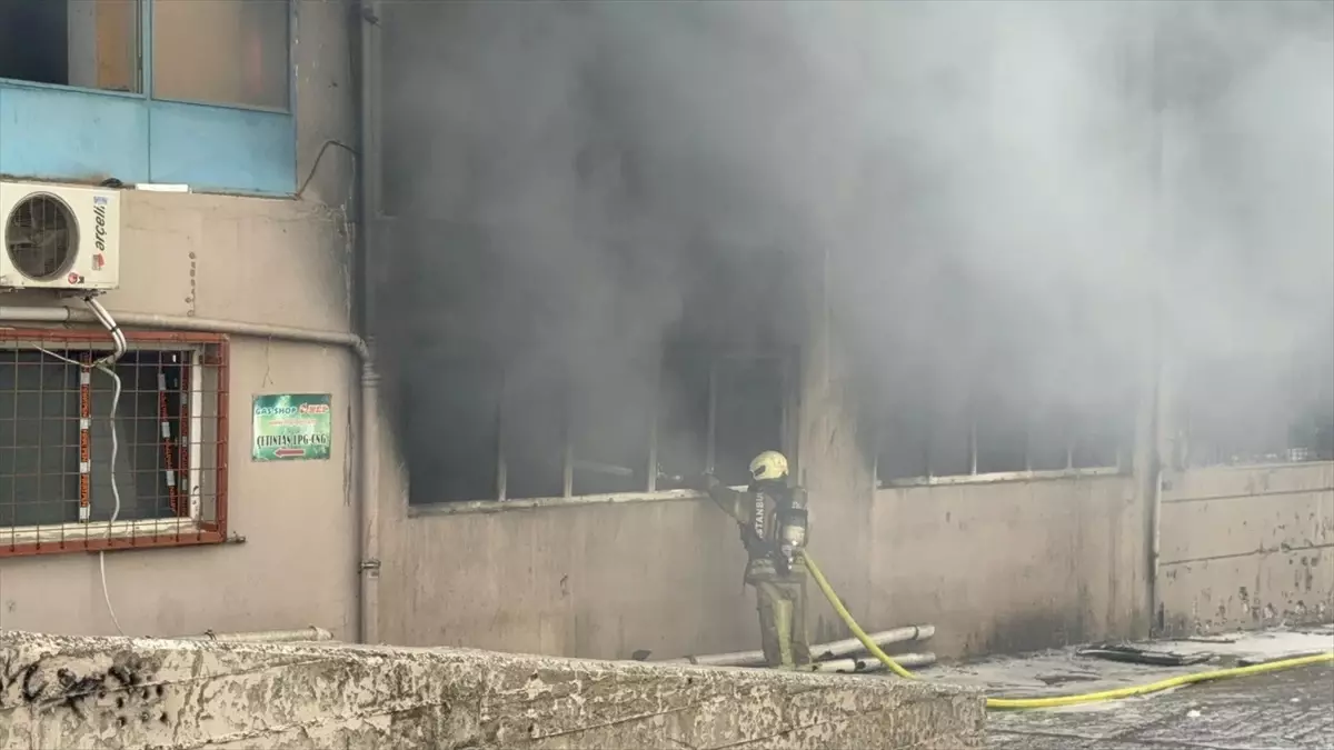 bayrampasada yangin panigi zrJtTqNS