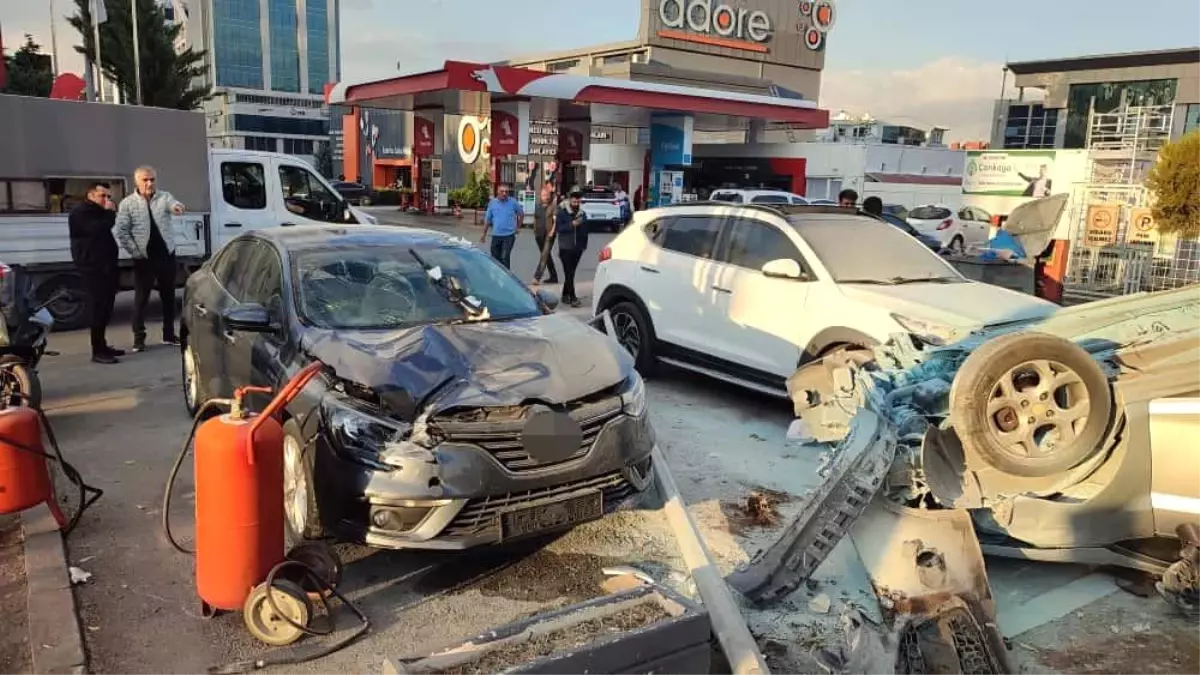 cankayada kontrolden cikan otomobil benzinlige girdi qXQuX9AK