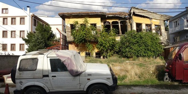 ev sahibiyle kiracinin copluge donmus bahce kavgasi 9DnA5vcg.jpg