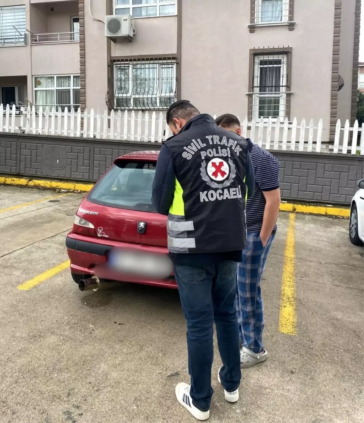 kocaelide dugun konvoyunda gurultu yapan surucuye 10 bin tl ceza 5yFLkRWV.jpg