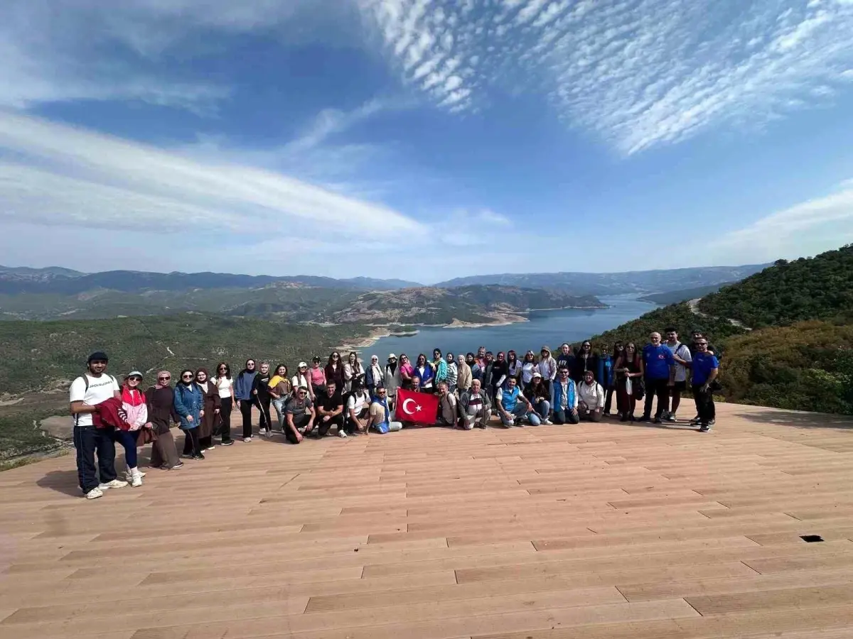 ogrencilerden doga yuruyusu BXNYuIKN