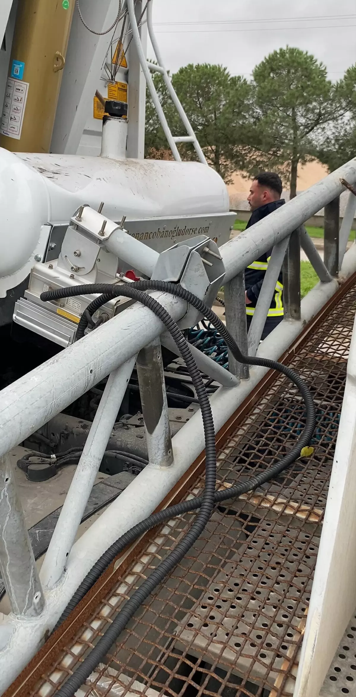 canakkalede tir diregi devrildi hTZ6HvGU.jpg