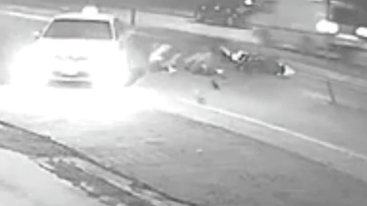 duzcede motosiklete taksi carpti 2 yarali qRyYE1e4.jpg