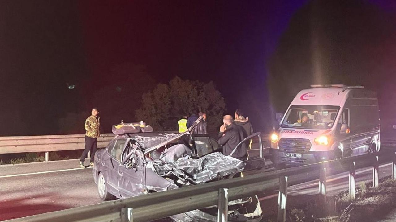 tira arkadan carpan otomobil hurda yiginina dondu 1 olu dMt6SAyg.jpg