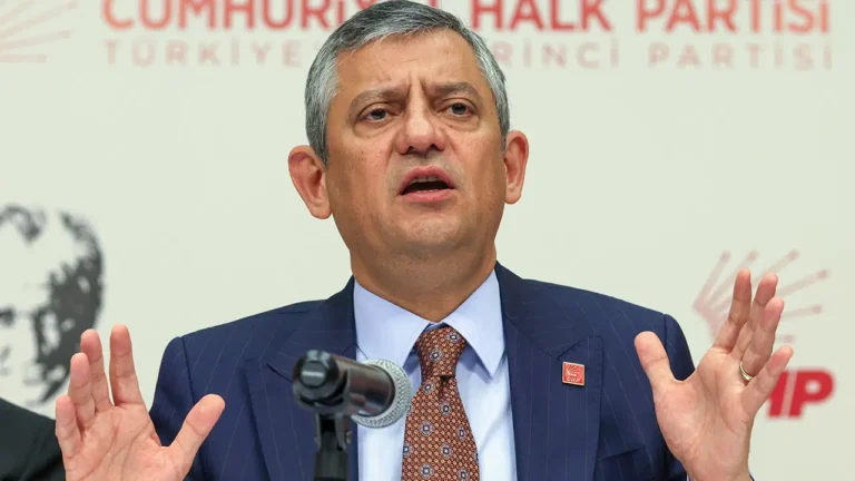 ozgur-ozelden-zehir-zemberek-ozkan-yalim-aciklamasi-whatsapp-iddialarina-karsi-yeni-hamle-telefonunun-acilmasini-1S7Jtyhh