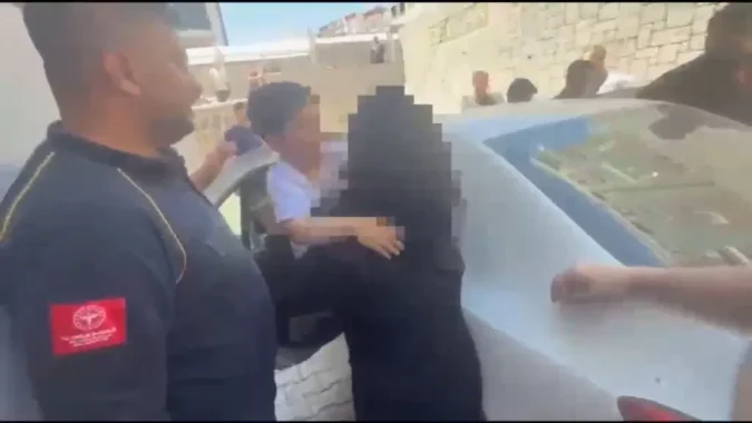 Küçük Çocuğun Mahsur Kaldığı Araçta Yaşanan Korku Dolu Anlar